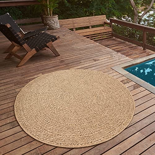 Naturfasern für Boho-Fans: Dieser stylische JYSK-Teppich passt auch wunderbar auf den Herbst-Balkon